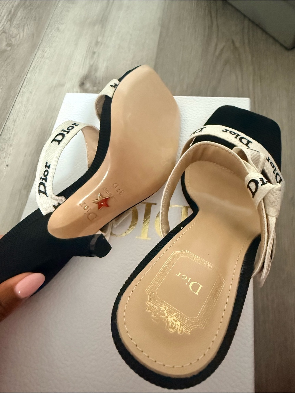 Dior Black and Cream Logo Bow Heel Slides - Picture 5 of 12